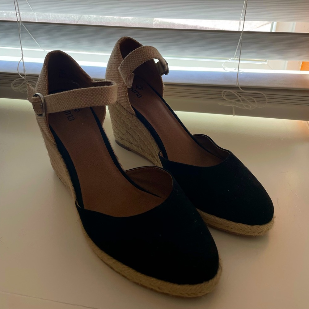 Susina Black Strapped Wedges - Size 7